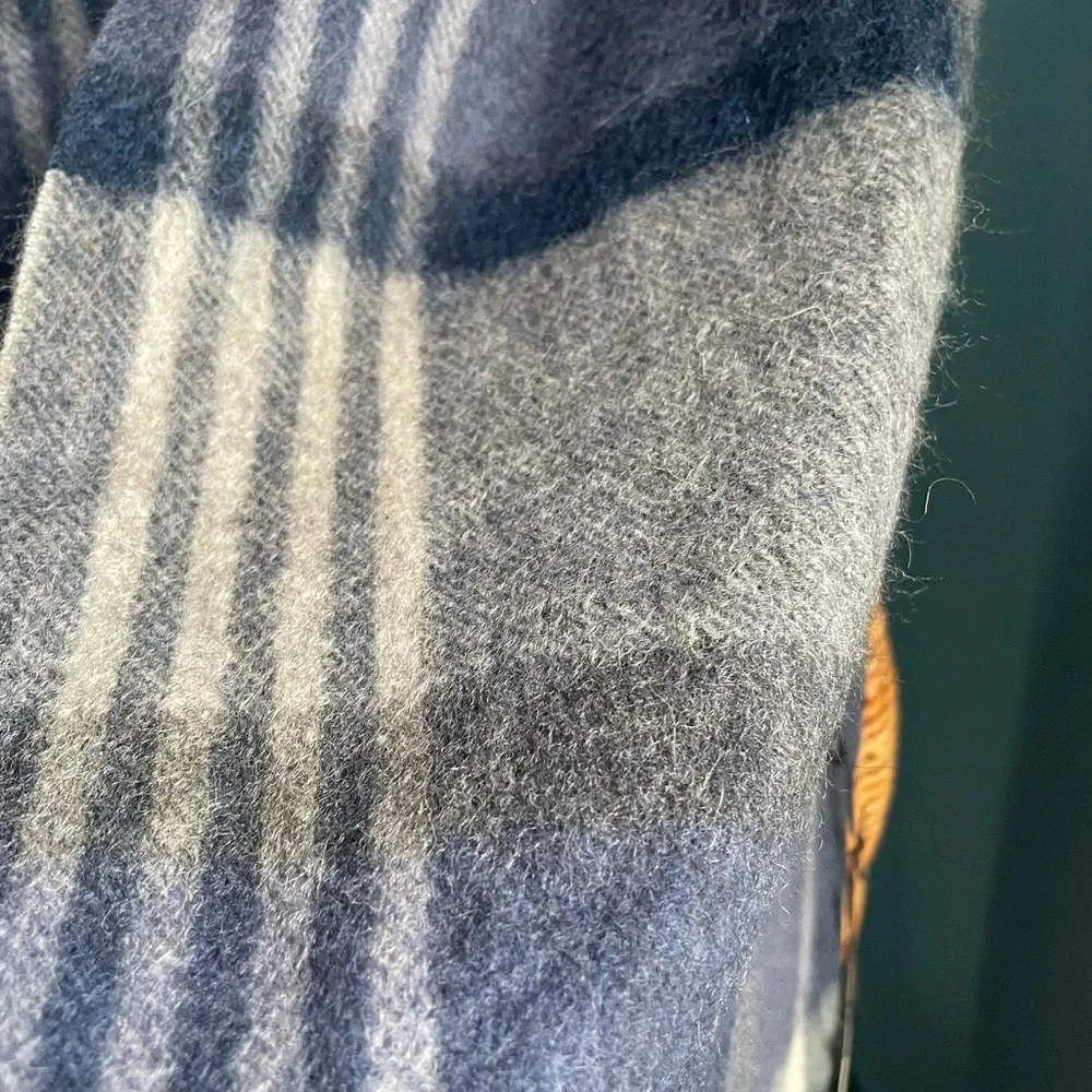 Jos. A. Bank Cashmere Men’s Winter Scarf Blue Gray Plaid Fringe NWOT 12x68